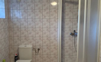 ŁAZIENKA W PIWNICY